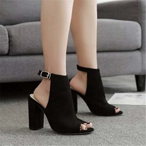 "Sandale à talon Haute Couleur Noir - Trouvez la parfaite paire de sandales noires à talon haut"