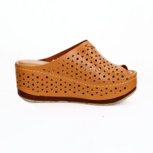 Sabot médical femme à semelle compensée pour un confort optimal des pieds - Marron